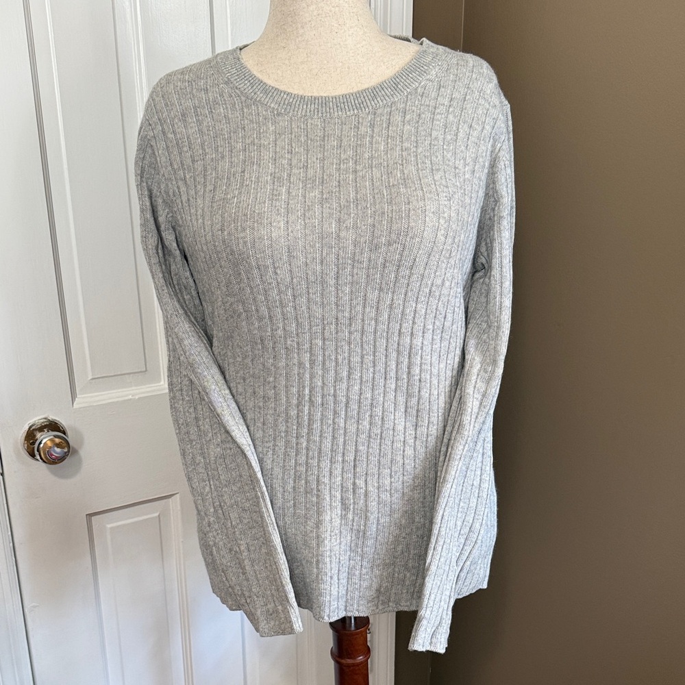 Banana Republic Light Gray Ribbed Crewneck Sweater